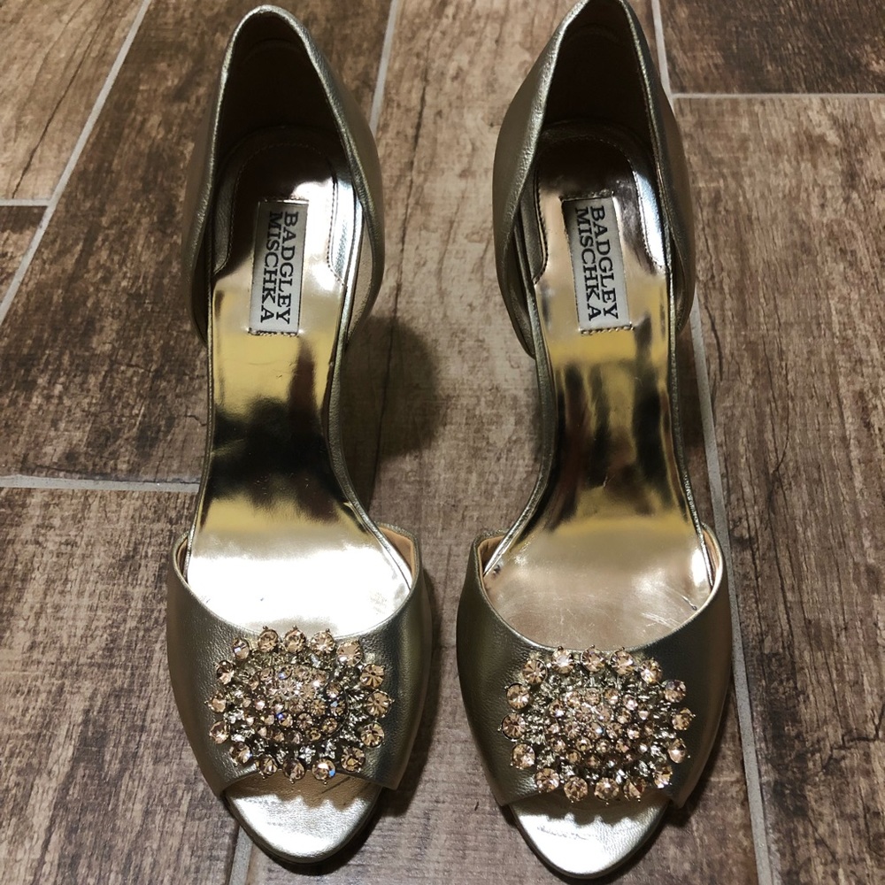 BADGLEY MISCHKA Gold and Rhinestone Pumps Heels 9